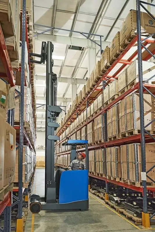 Mehrschichtbetrieb in der Fabrik, vergleichende Analyse von Elektro- und Kraftst