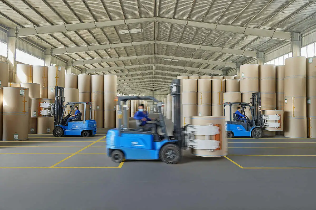 Auswahl von Materialtransportgeräten für die Fertigung, umfa