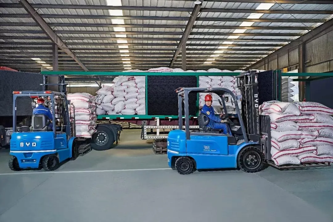 BYD-Lithium-Batterie-Gabelstapler hilft Futtermittelunternehmen, Kosten zu senke